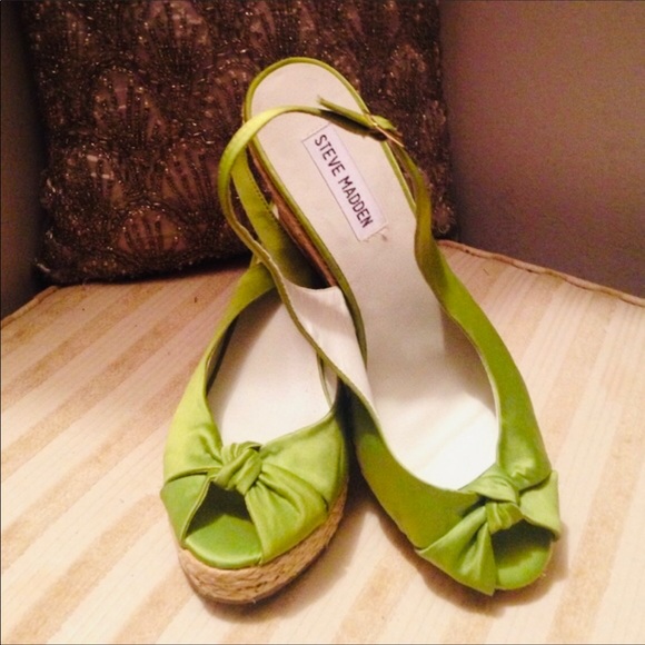 Steve Madden Shoes - SALE! 🌷4 for $20 🌷 Pea Green Wedge Shoes